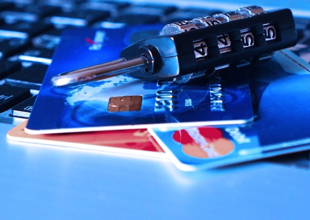 Thẻ tín dụng là gì? Phân biệt thẻ tín dụng với các loại thẻ ngân hàng khác