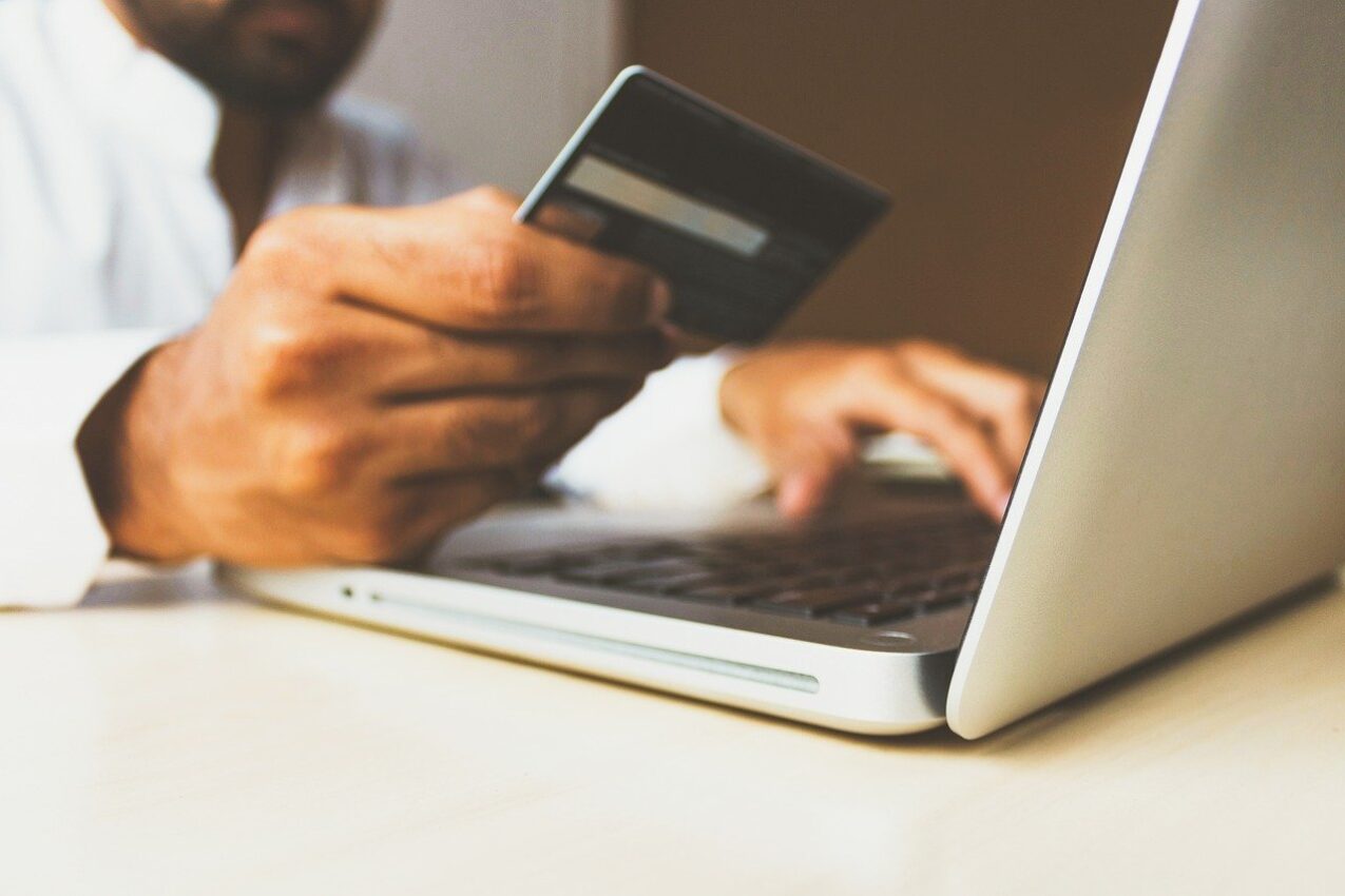 Mua hàng trực tuyến giảm giá khi thanh toán bằng thẻ tín dụng